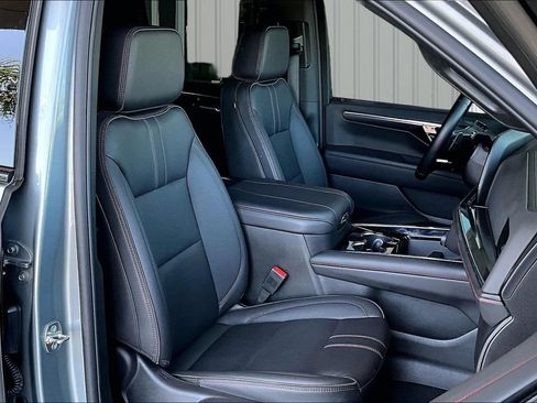 Used 2025 Chevrolet Tahoe RST w/ Comfort Package AWD/4WD image 17