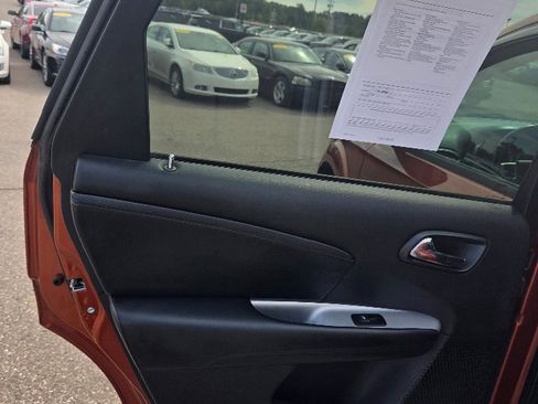 Used 2014 Dodge Journey SXT image 12