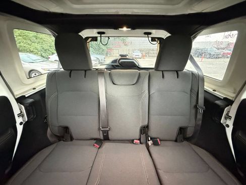 Used 2025 Jeep Wrangler Unlimited Sahara AWD/4WD image 37