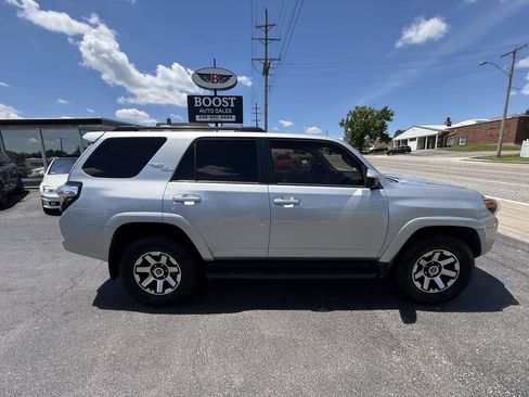 Used 2020 Toyota 4Runner TRD Off-Road AWD/4WD image 6