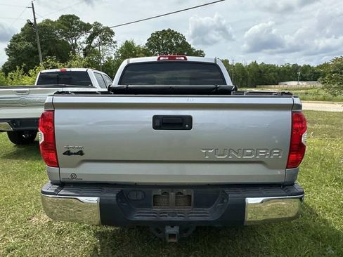 Used 2017 Toyota Tundra SR5 w/ SR5 Upgrade Package AWD/4WD image 8