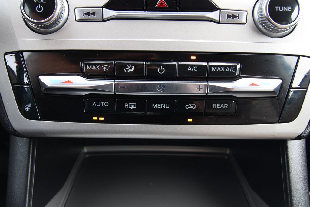 Used 2022 Ford Explorer XLT w/ Equipment Group 202A AWD/4WD image 27