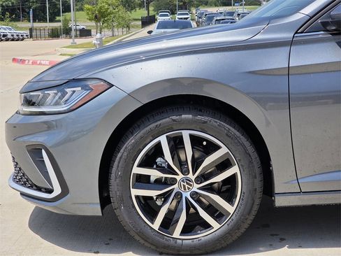 New 2025 Volkswagen Jetta SE image 5