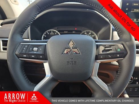 New 2025 Mitsubishi Outlander SE image 27
