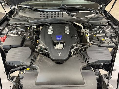 Used 2017 Maserati Quattroporte S GranSport RWD image 21