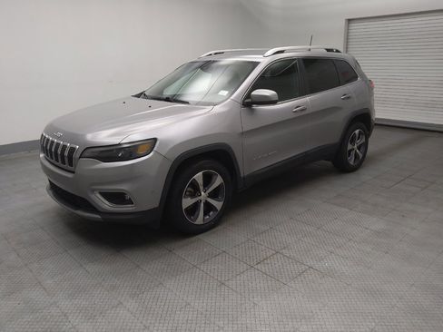 Used 2019 Jeep Cherokee Limited w/ Luxury Group FWD image 2