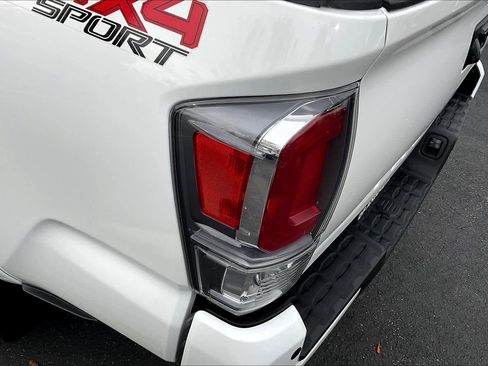 Used 2022 Toyota Tacoma TRD Sport image 26