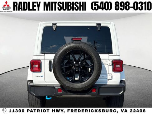 Used 2023 Jeep Wrangler Unlimited Sahara w/ Cold Weather Group AWD/4WD image 21