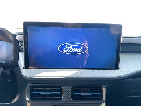 New 2025 Ford Maverick XLT image 16