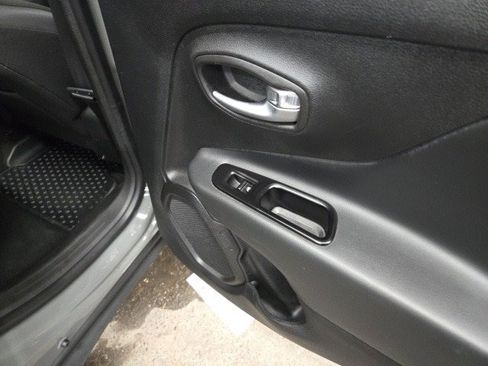 Used 2022 Jeep Renegade Altitude image 53