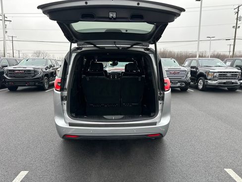 Used 2021 Chrysler Pacifica Limited w/ S Appearance Package image 11