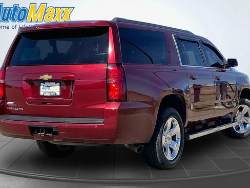 Used 2017 Chevrolet Suburban LT w/ LT Signature Package AWD/4WD image 9