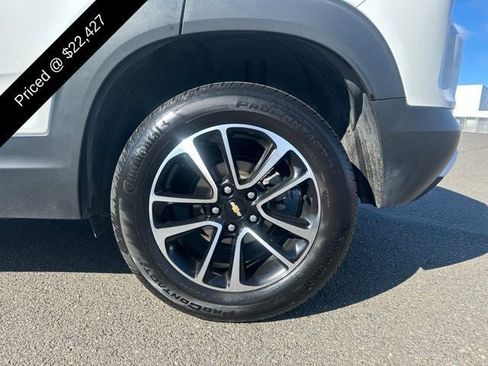 Used 2025 Chevrolet TrailBlazer LT AWD/4WD image 4