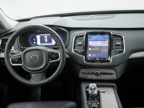 Certified 2023 Volvo XC90 B6 Ultimate w/ Lounge Package image 25