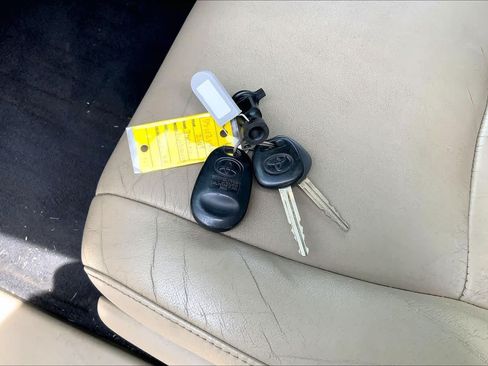 Used 2013 Toyota Highlander SE FWD image 15