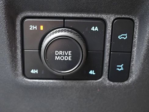 Used 2025 Ford Expedition Active AWD/4WD image 18