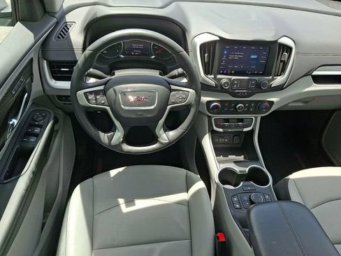 Used 2022 GMC Terrain SLT w/ Tech Package FWD image 11
