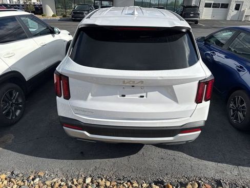 Used 2025 Kia Sorento LX image 5