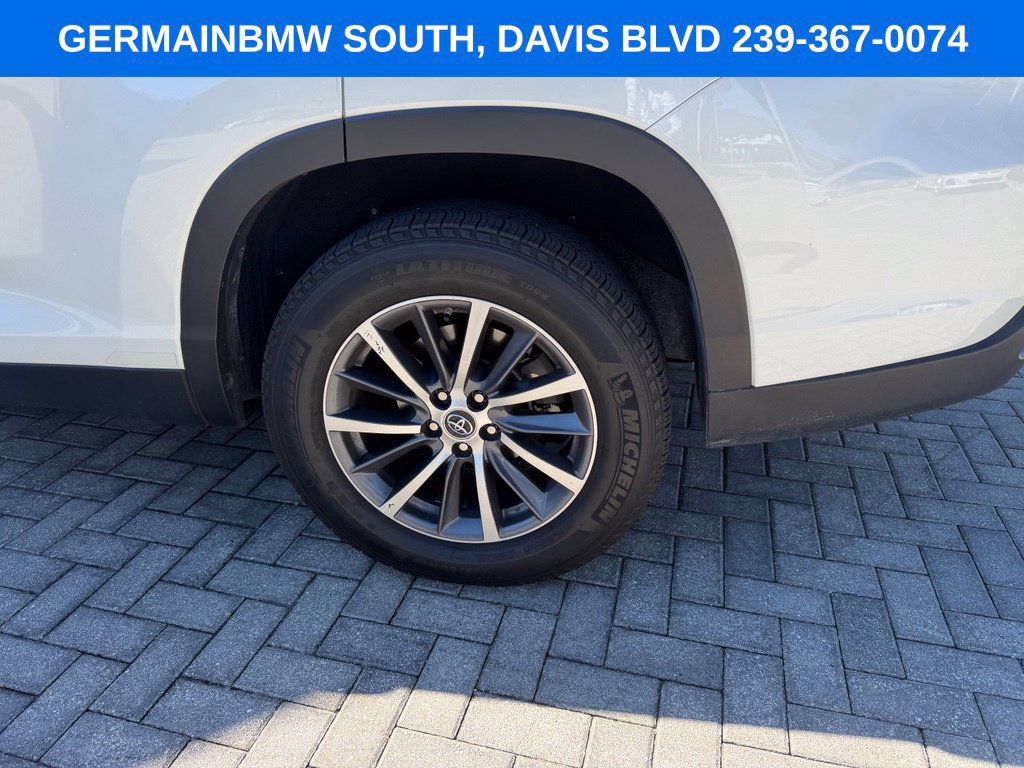 Used 2019 Toyota Highlander XLE FWD image 19