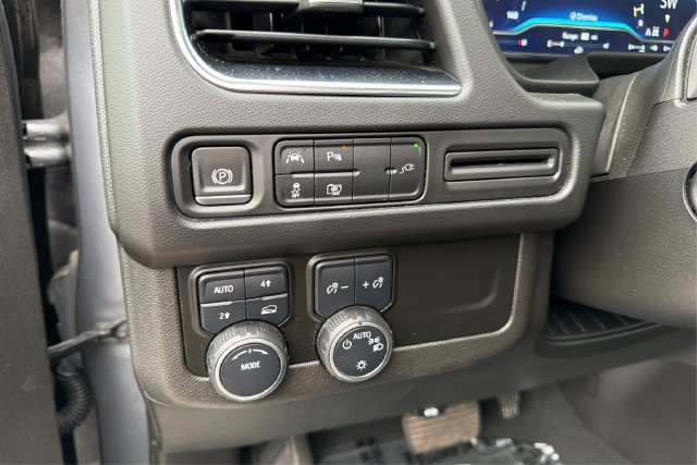Used 2022 Chevrolet Tahoe RST w/ Luxury Package AWD/4WD image 18