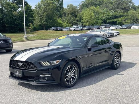 Used 2016 Ford Mustang Coupe RWD image 4