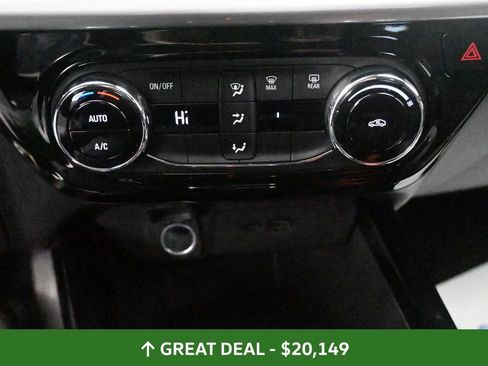 Used 2025 Chevrolet Trax LT image 33