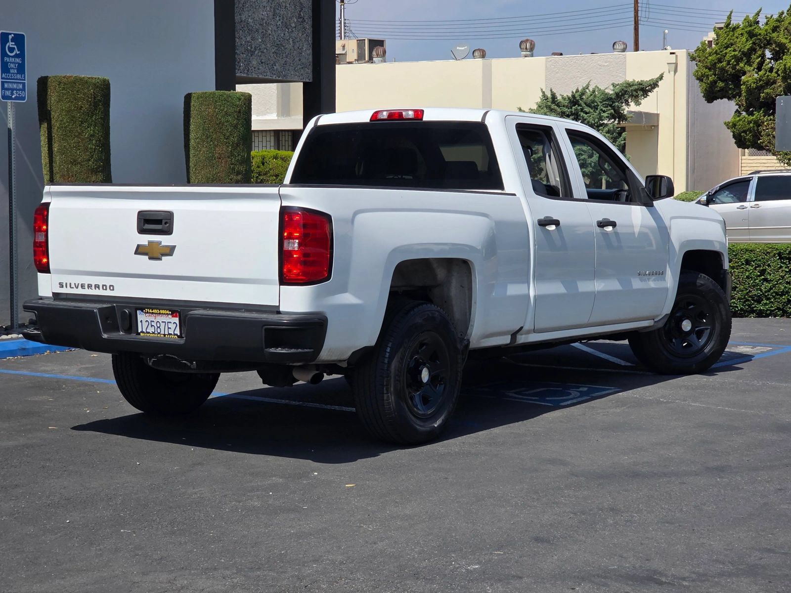 Used 2017 Chevrolet Silverado 1500 W/T RWD image 3