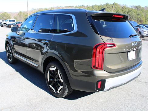 Used 2024 Kia Telluride S image 5