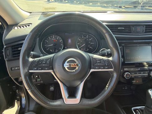 Used 2018 Nissan Rogue SV FWD image 22