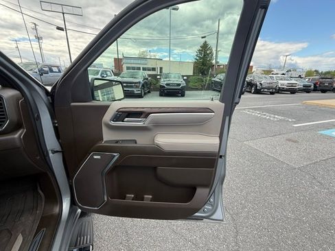 Used 2024 GMC Sierra 1500 SLT w/ SLT Premium Plus Package image 23