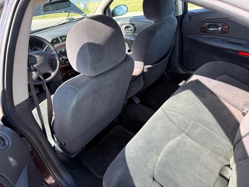 Used 2004 Chrysler Concorde LX image 12
