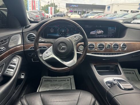 Used 2018 Mercedes-Benz S 560 4MATIC Sedan w/ Premium Package image 13