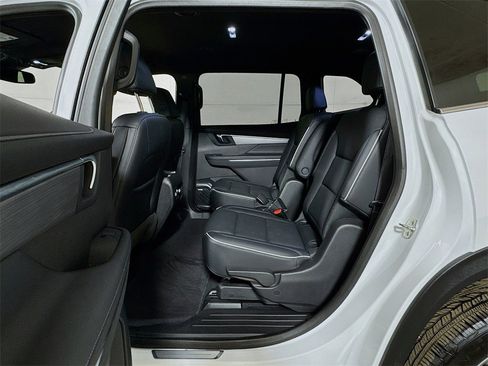 Used 2025 Buick Enclave Preferred image 23