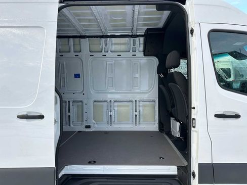 Used 2024 Mercedes-Benz Sprinter 2500 image 12