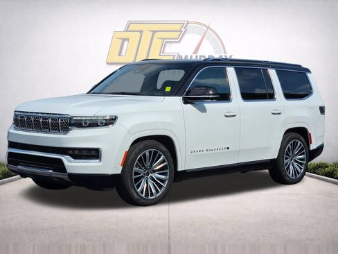 Used 2025 Jeep Grand Wagoneer 4WD w/ 8-Passenger Seating Package image 2