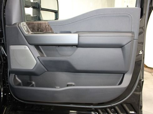 New 2026 Ford F250 Lariat w/ Black Appearance Package image 40