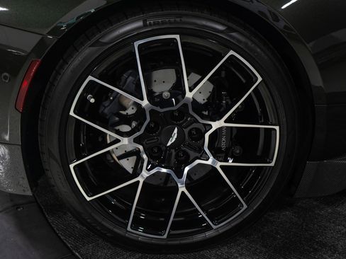 Used 2025 Aston Martin Vanquish image 30