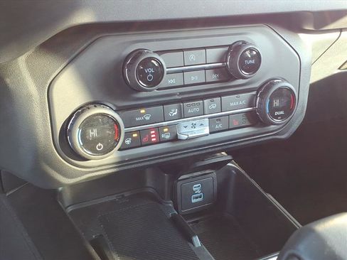 Used 2025 Ford Bronco Outer Banks image 17