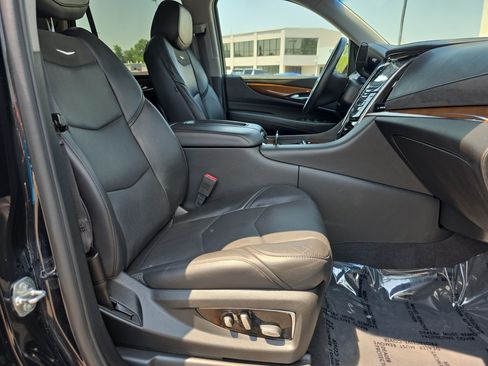 Used 2020 Cadillac Escalade Luxury AWD/4WD image 16