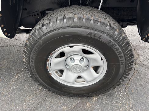Used 2020 Toyota Tacoma SR AWD/4WD image 14