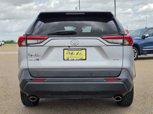 Used 2020 Toyota RAV4 XLE FWD image 6
