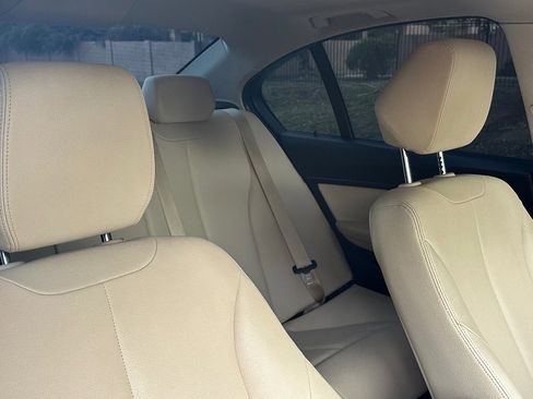 Used 2018 BMW 320i Sedan image 10