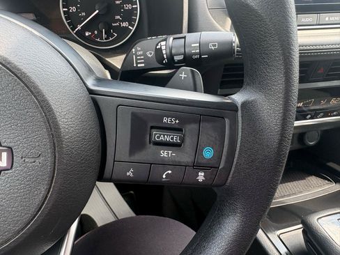 Used 2024 Nissan Rogue SV FWD image 14