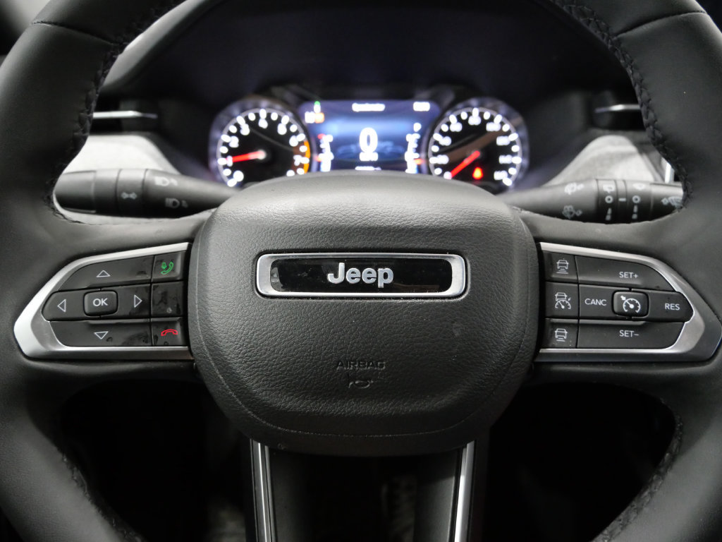 Used 2023 Jeep Compass Latitude AWD/4WD image 15