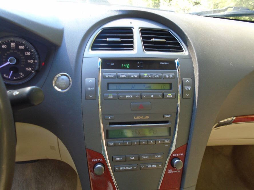 Used 2010 Lexus ES 350 w/ Preferred Accessory Package FWD image 13