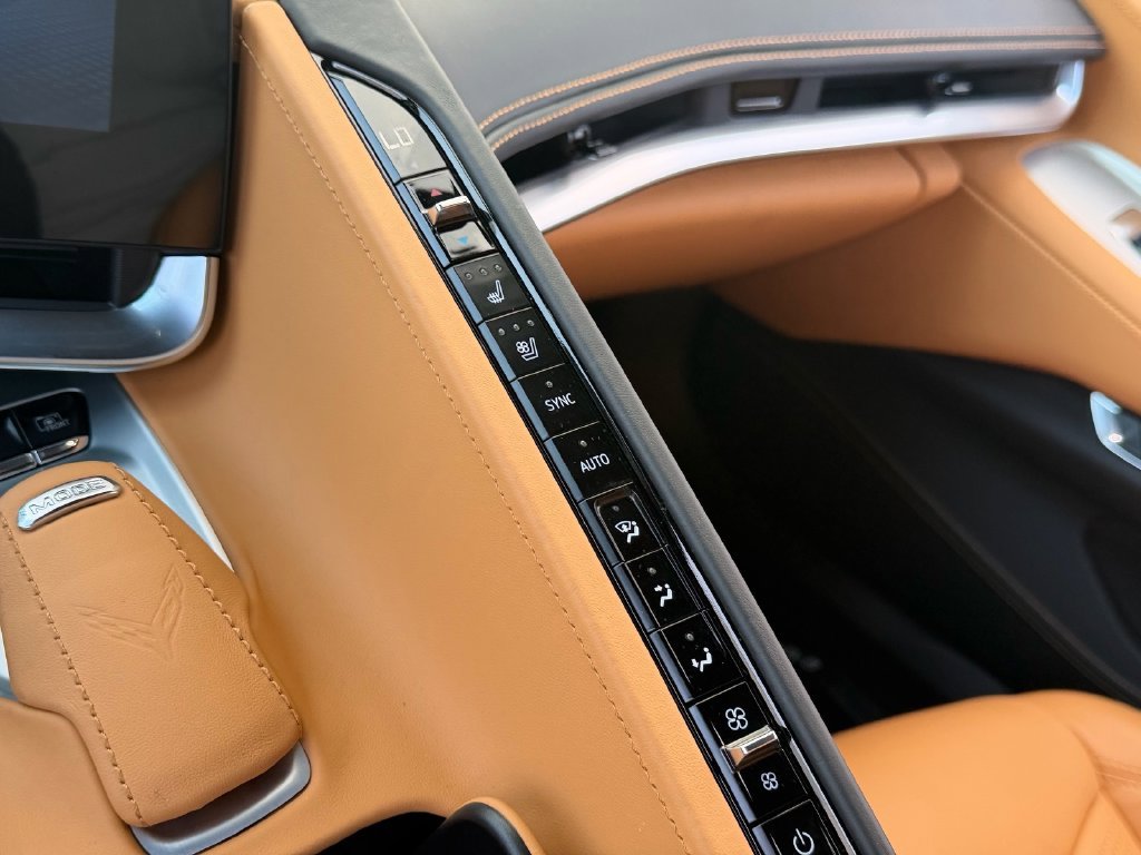 Used 2024 Chevrolet Corvette Z06 RWD image 19