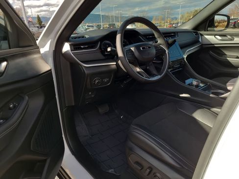 New 2025 Jeep Grand Cherokee L Altitude image 10