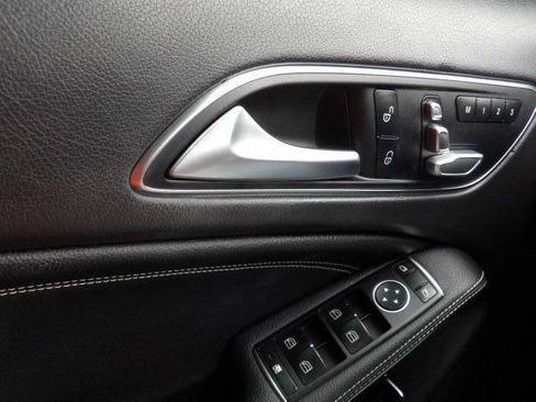 Used 2018 Mercedes-Benz GLA 250 image 32