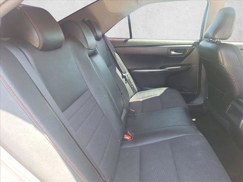 Used 2016 Toyota Camry SE w/ Moonroof Package FWD image 17