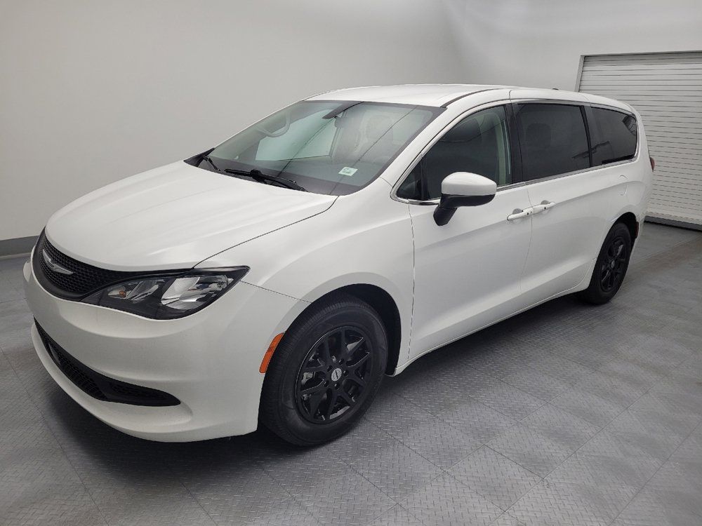 Used 2022 Chrysler Voyager LX FWD image 2